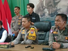 Kapolres Mojokerto kota AKBP Daniel S Marunduri bersama pejabat utama dalam jumpa pers akhir tahun 2024.(blok-a.com/Syahrul Wijaya)