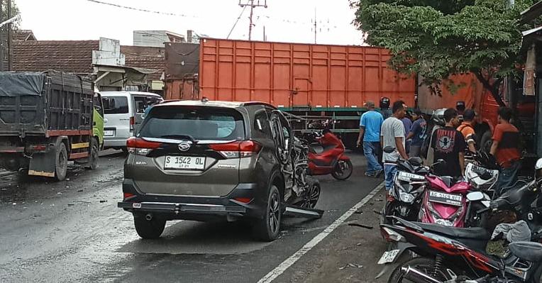 Proses evakuasi kendaraan yang terlibat kecelakaan di Desa Ngranggon, Bangsal.(blok-a.com/Syahrul Wijaya)
