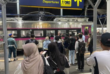 Para calon penumpang KA di Daop 8 Surabaya.(dokumen KA)