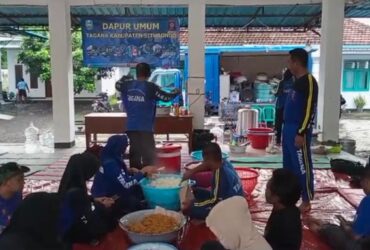 Dapur umum korban banjir bandang Desa/Kecamatan Kendit, Situbondo.