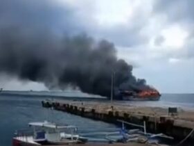 Video kebakaran dua kapal nelayan yang bersandar di Dermaga Masami, Kecamatan Kalipuro, Banyuwangi, Senin (2/12/2024). (blok-a.com/Kuryanto)