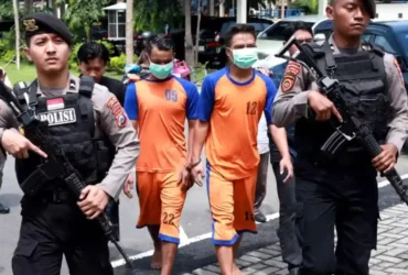 Kedua tersangka pembunuh balita di Mojoagung berhasil diamankan polres Jombang.(blok-a.com/Syahrul Wijaya)