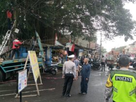 Kecelakaan akibat truk tronton rem blong di Jalan Rata Semanding, Sumbersekar, Kecamatan Dau, Kabupaten Malang (dok. Kanit Gakkum Polres Malang for blok-a.com)