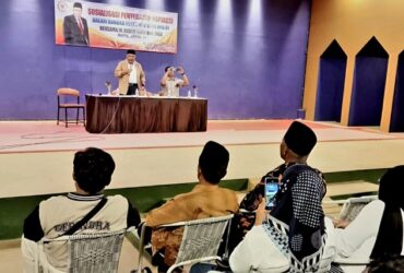 Anggota DPR RI Fraksi Partai Gerindra Komisi VIII, Ir. Endro Hermono, MBA. menerima keluh kesah masyarakat untuk mengevaluasi kembali data penerima PKH. (blok-a.com/Fajar)