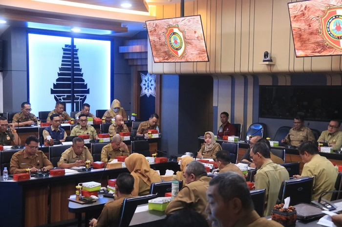 Rapat evaluasi penaggulangan bencana alam di pemkab Mojokerto.(blok-a.com/Syahrul Wijaya)