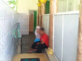 Pasangan remaja digrebek warga usai diduga berbuat mesum di sebuah musala di Dusun Paras, Desa Mulung, Kecamatan Driyorejo, Kabupaten Gresik.(Istimewa)