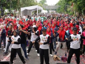 Peringatan Hari AIDS Sedunia di Jalan P. Mas Tumapel, Bojonegoro, Jumat (6/12/2024).