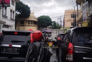 Kemacetan di Jalan Zainul Arifin. Kota Malang. (blok-a.com/Yogga Ardiawan)