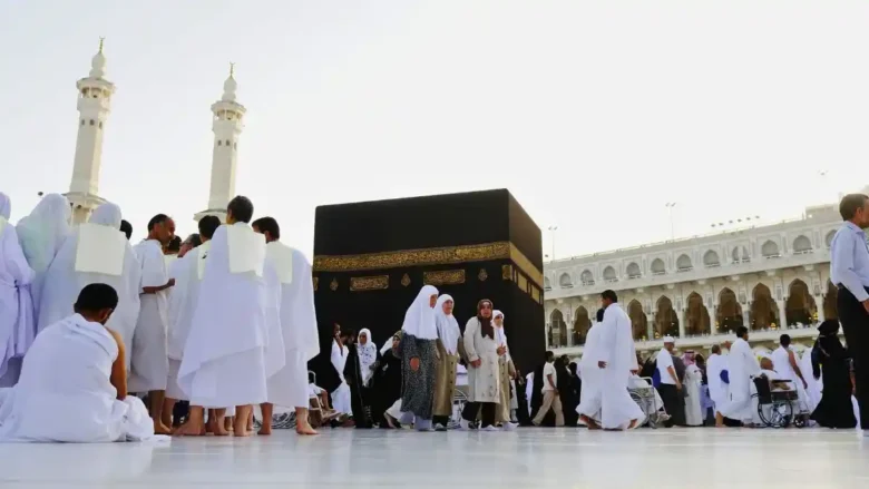 Ilustrasi: jemaah beribadah di sekeliling Ka'bah di Masjidil Haram, Mekkah, Saudi Arabia