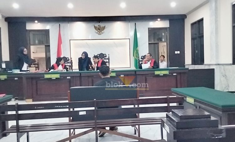 Kepala desa Randuharjo Edo Yudha Arista saat di persidangan.(blok-a.com/Syahrul Wijaya)