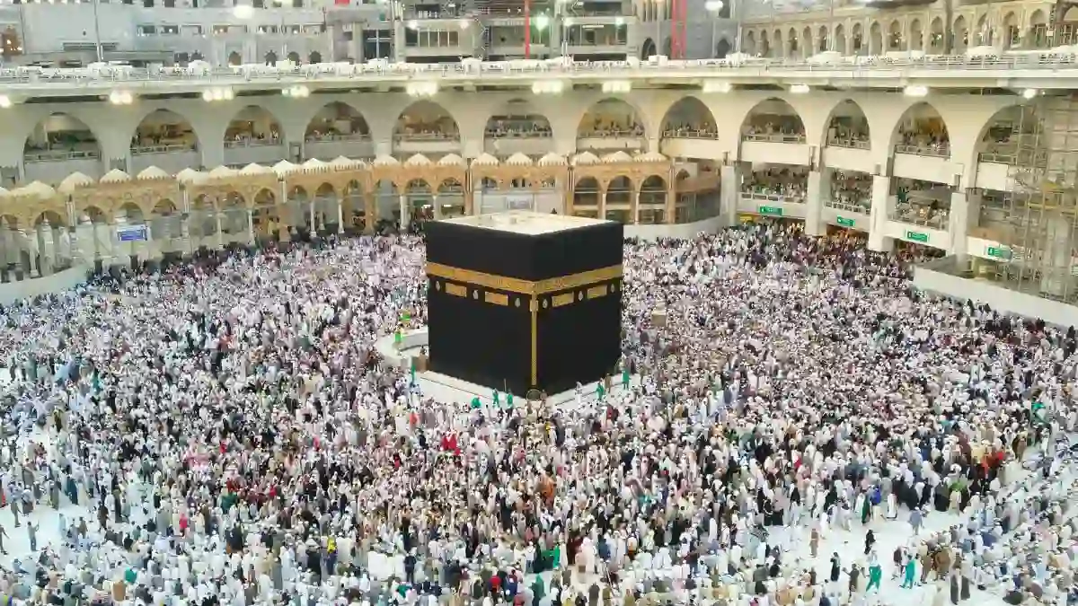 Ilustrasi: suasana jemaah beribadah di sekeliling Ka'bah di Masjidil Haram, Mekkah, Saudi Arabia