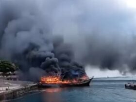 Video kebakaran dua kapal nelayan yang bersandar di Dermaga Masami, Kecamatan Kalipuro, Banyuwangi, Senin (2/12/2024). (blok-a.com/Kuryanto)