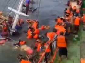 Tangkapan layar video insiden tenggelamnya KLM Lorena Sari di perairan Situbondo saat perjalanan dari Pulau Sapudi menuju Pelabuhan Kalbut, Situbondo, Minggu (8/12/2024).