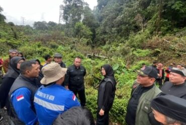 Mitigasi terjadinya banjir, Bupati Ipuk Fiestiandani bersama SKPD dan Perhutani melakukan peninjauan kawasan hulu, Rabu (18/12/2024).