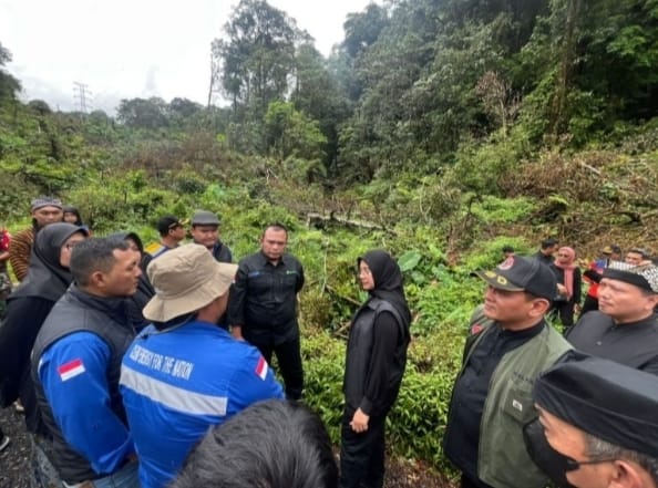 Mitigasi terjadinya banjir, Bupati Ipuk Fiestiandani bersama SKPD dan Perhutani melakukan peninjauan kawasan hulu, Rabu (18/12/2024).