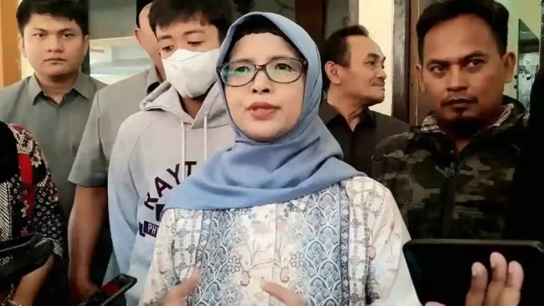 Calon petahana Rini Syarifah calon petahana Rini Syarifah atau yang akrab disapa Mak Rini dalam Pemilihan Bupati (Pilbup) Blitar 2024. (Foto : blok-a.com/Fajar)