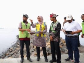 Bupati Banyuwangi meninjau langsung kesiapan destinasi wisata Pantai Grand Watu Dodol sambut lonjakan wisatawan perayaan Nataru, Jumat (20/12/2024).(blok-a.com/Kuryanto)