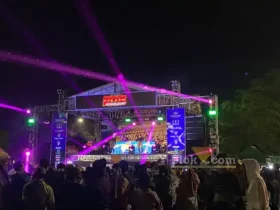 Hiburan parade sound dan penampilan live DJ dalam acara Kanjuruhan Street Race di Stadion Kanjuruhan saat malam pergantian tahun 2024-2025 (blok-a.com/ Putu Ayu Pratama