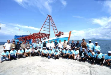 Penyerahan dua kapal ikan kepada nelayan Banyuwangi, Jumat (27/12/2024).(Istimewa)