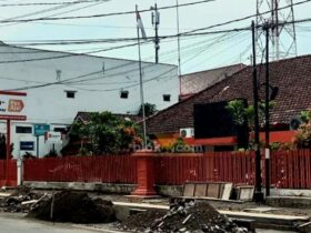 Proyek perbaikan dan pelebaran trotoar jalan Mastrip Kota Blitar. (blok-a.com/Fajar)