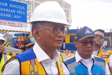 Menteri Pekerjaan Umum (PU) RI, Dody Hanggodo saat meninjau ruas tol Gending-Kraksaan.