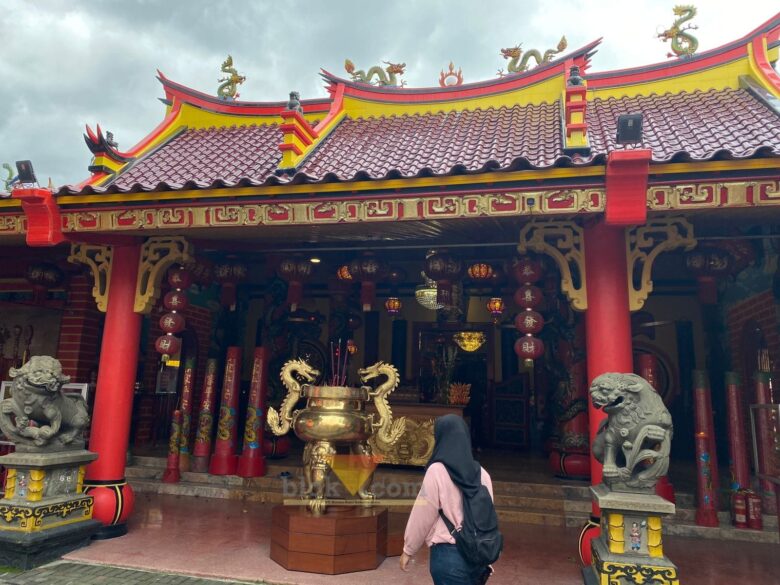 Tampak dari depan, Klenteng Eng An Kiong, yang terletak Laksamana Martadinata, Kecamatan Klojen (blok-a.com / Yogga Ardiawan)