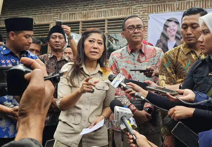 Menteri Komdigi RI, Meutya Hafid saat mengunjungi Mts Ibnu Sina di Desa Kidal, Kecamatan Tumpang Kabupaten Malang. (blok-a.com/Yogga Ardiawan)