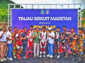 Ketua DPRD Kabupaten Magetan Suratno dalam uji coba sirkuit Parang, Minggu (5/1/2025).