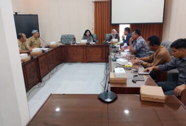 Rapat kerja Komisi I DPRD Banyuwangi dengan Badan Kepegawaian, Pendidikan dan Pelatihan, guna monitoring pelaksanaan seleksi tenaga PPPK tahun 2024, Pemkab Banyuwangi, Senin (6/1/2024).(istimewa)