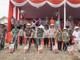Launching program tanam Jagung serentak satu juta hektare lahan di desa Bakungtemenggungan, Kecamatan Balongbendo.