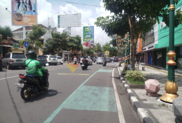 Sisi timur atau sebelah kanan kawasan Kayutangan Heritage yang bebas dari kendaraan parkir (blok-a.com / Yogga Ardiawan)