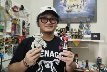 Rino Adi Ornivora, Desainer Art Toys asal Kota Malang saat memperkenalkan karyanya yang tembus hingga Luar Negeri (blok-a.com / Yogga Ardiawan)