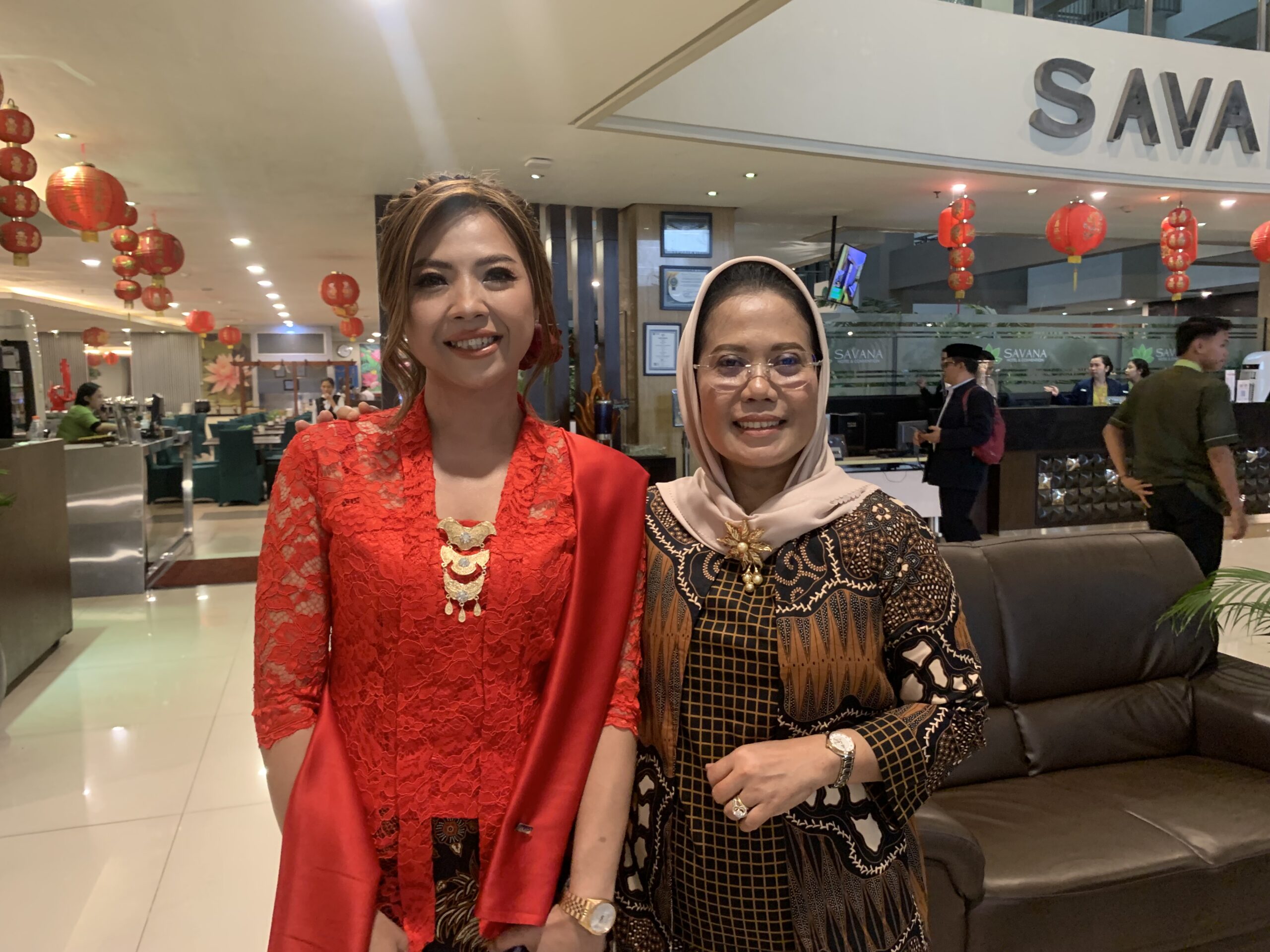 Pemilik sekaligus Direktur blok-a.com, Fida Yofana bersama Sekretaris DPD PDI Perjuangan sekaligus anggota DPRD Jatim, Sri Untari