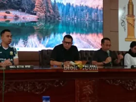 Konferensi pers Pemkot Mojokerto terkait insiden kecelakaan laut SMPN 7 Mojokerto di Pantai Drini, Gunungkidul.(blok-a.com/Syahrul Wijaya)