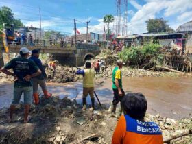 Badan Penanggulangan Bencana Daerah (BPBD) Kota Malang menilai alat Early Winning System (EWS) atau alat peringatan dini bencana banjir di salah satu lokasi di Kelurahan Lesanpuro