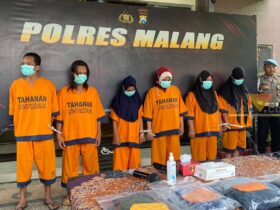 Tersangka pemilik warung cetol di Pasar Gondanglegi, Kabupaten Malang diamankan Polres Malang atas tindak perkara pedagangan orang (TPPO) (blok-a.com/ Putu Ayu Pratama S)