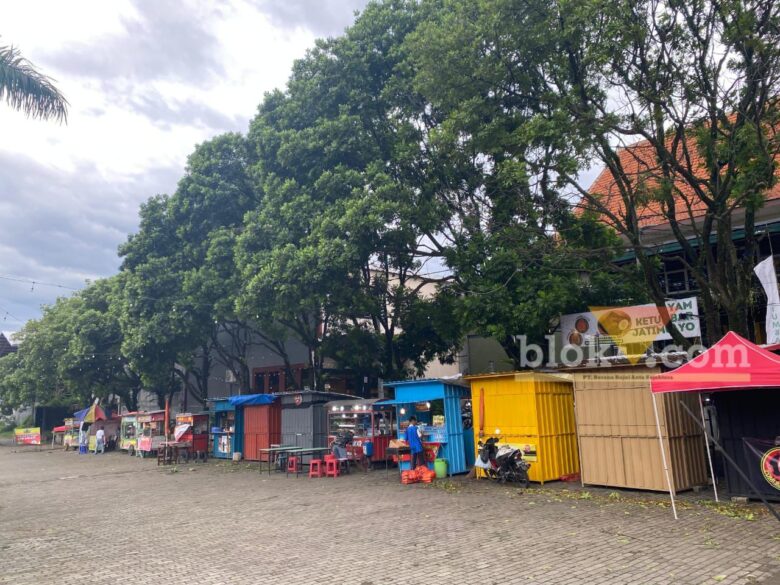 PKL di Taman Krida Budaya menempati lokasi baru (Mahasiswa Magang Unitri, Akroman)