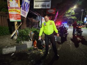 Kecelakaan tunggal mobil Mobil Tabrak Gerobak Nasi Goreng di Suhat Malang, Pengemudinya Mahasiswi