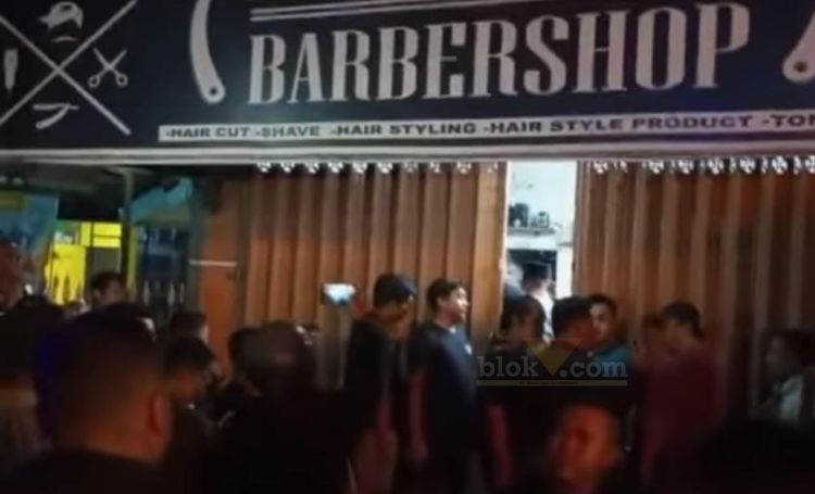 Babershop Jombang tempat penganiayaan yang berujung tewasnya korban.(blok-a.com/Syahrul Wijaya)