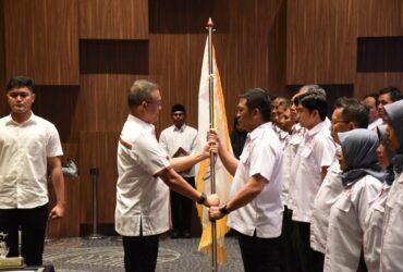 Teks foto : Ketua Umum PBVSI Jatim, Irjen Pol Imam Sugianto melantik Kombes Pol Cristian Tobing sebagai Ketum PBVSI Sidoarjo 2024-2028
