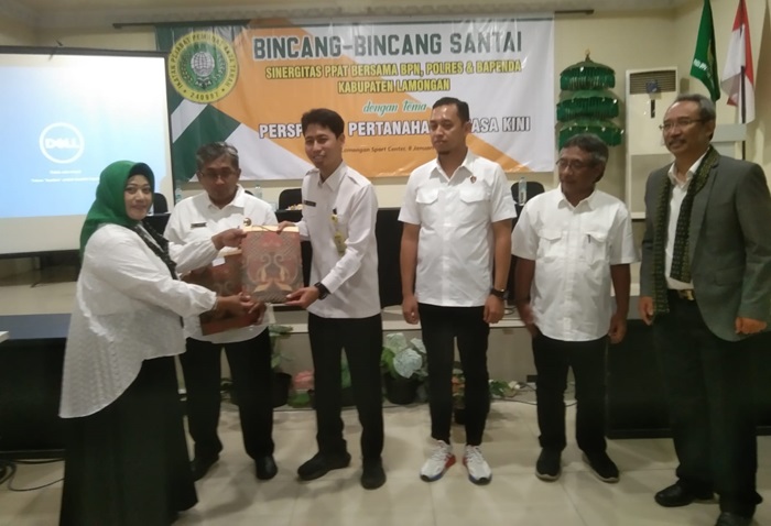 Bincang santai IPPAT di Gedung Lamongan Sport Center, Rabu (8/1/2025).