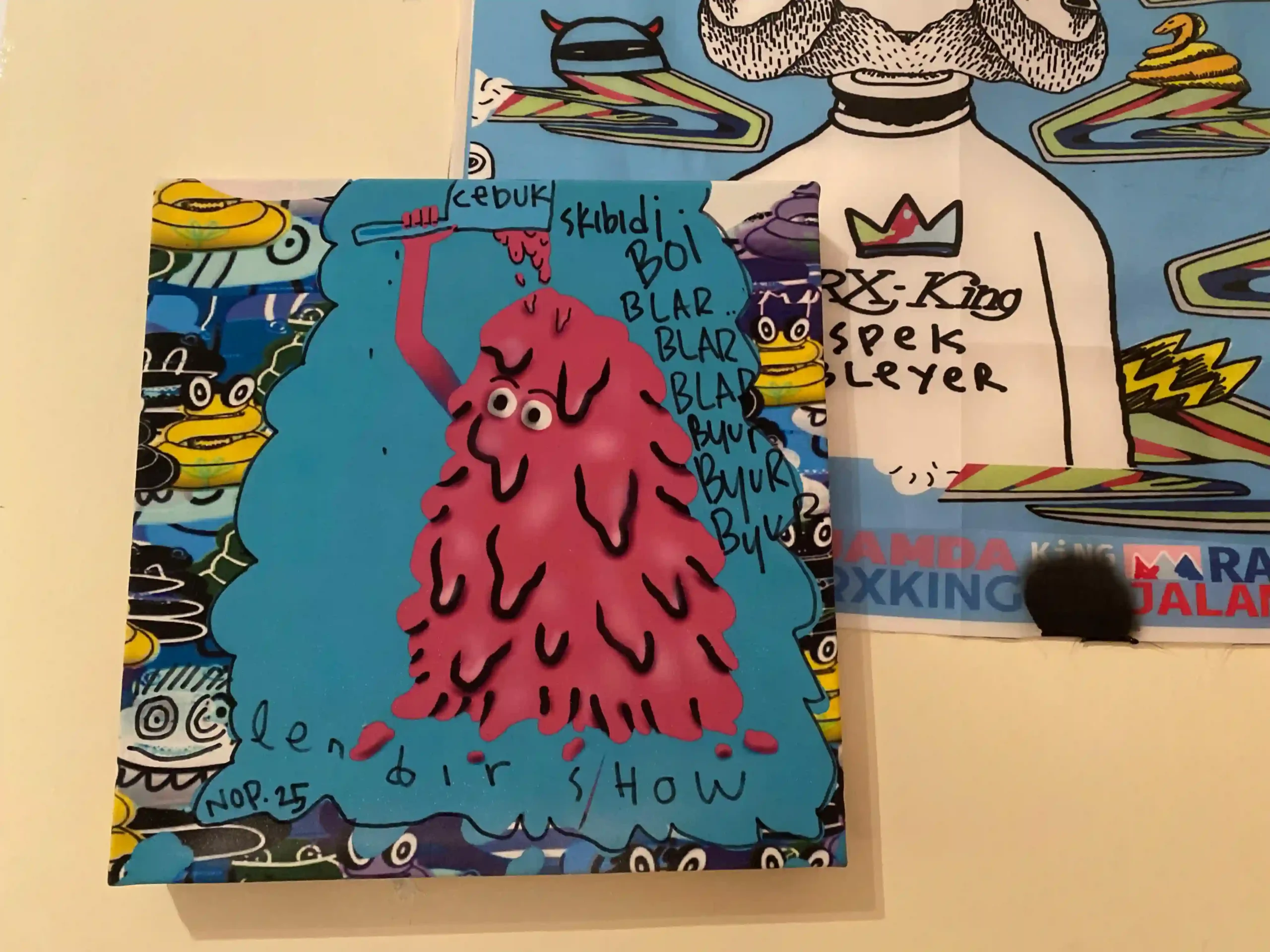 Karya Novantri Sumahadi, berjudul mandi lumpur, menanggapi fenomena mandi lumpur yang ramai di sosial media. (blok-a.com / Muhammad Berril Labiq)