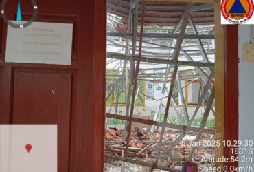 Kondisi kerusakan atap di Sekolah Dasar Negeri (SDN) 04, Lebakharjo, Kecamatan Ampelgading, Kabupaten Malang runtuh (dok. BPBD Kabupaten Malang)
