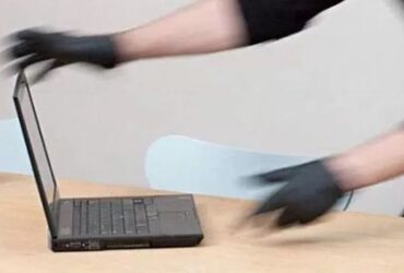 Ilustrasi maling laptop.