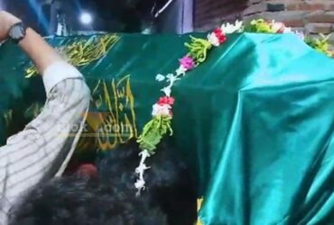 Jenazah korban tragedi Pantai Drini saat tiba di rumah duka Jalan Flamboyan, Kelurahan Wates, Kecamatan Magersari, Kota Mojokerto,(blok-a.com/Syahrul Wijaya)