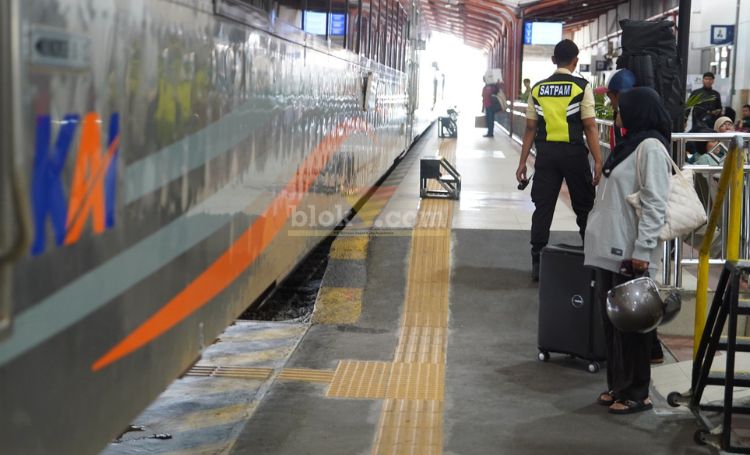 Keberangkatan kereta api di wilayah KAI Daop 7 Madiun. (blok-a.com/Fajar)