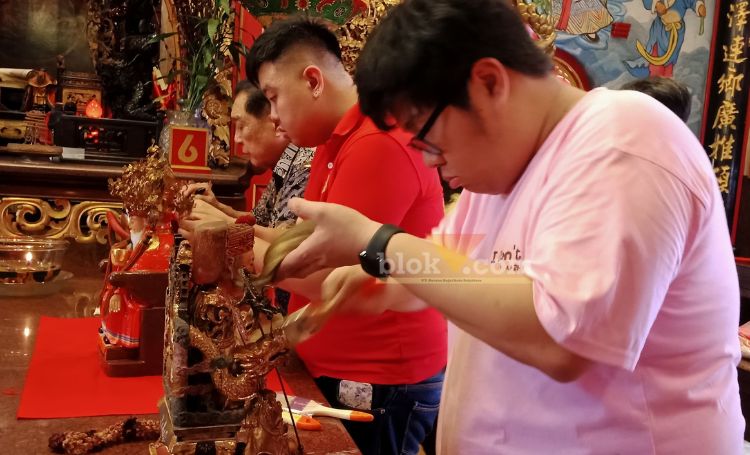 Ritual pencucian patung di Klenteng Eng An Kiong.(Istimewa)