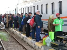 Lonjakan penumpang masa angkutan Nataru 2024/2025, di salah satu Stasiun Daop 9 Jember, Minggu (5/1/2024).(blok-a.com/Kuryanto)