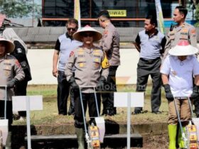 Kapolda Jatim dan Pj Gubernur Luncurkan benih jagung Bhayangkara dalam penanaman serentak 1 juta hektare di Kabupaten Blitar. (blok-a.com/Fajar)