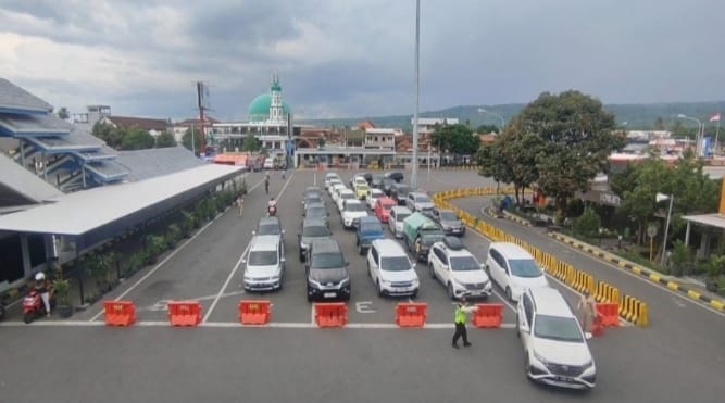 Kondisi terkini Pelabuhan Ketapang Banyuwangi pada libur panjang Isra Miraj dan Imlek, Minggu (26/1/2025) (blok-a.com/Kuryanto)